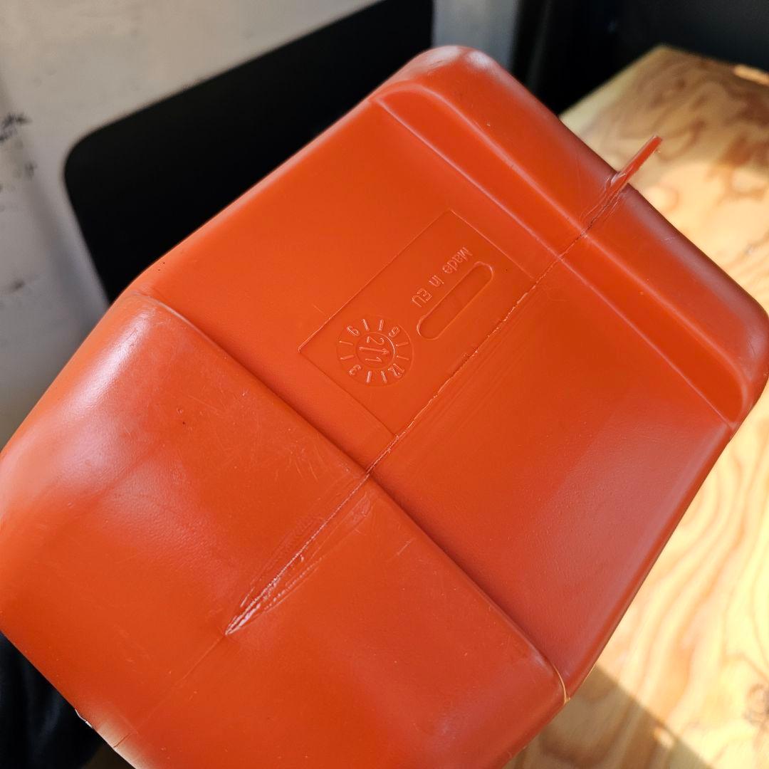燃料缶　オイル缶　携行缶　ポリ缶　6L　ハスクバーナ　husqvarna