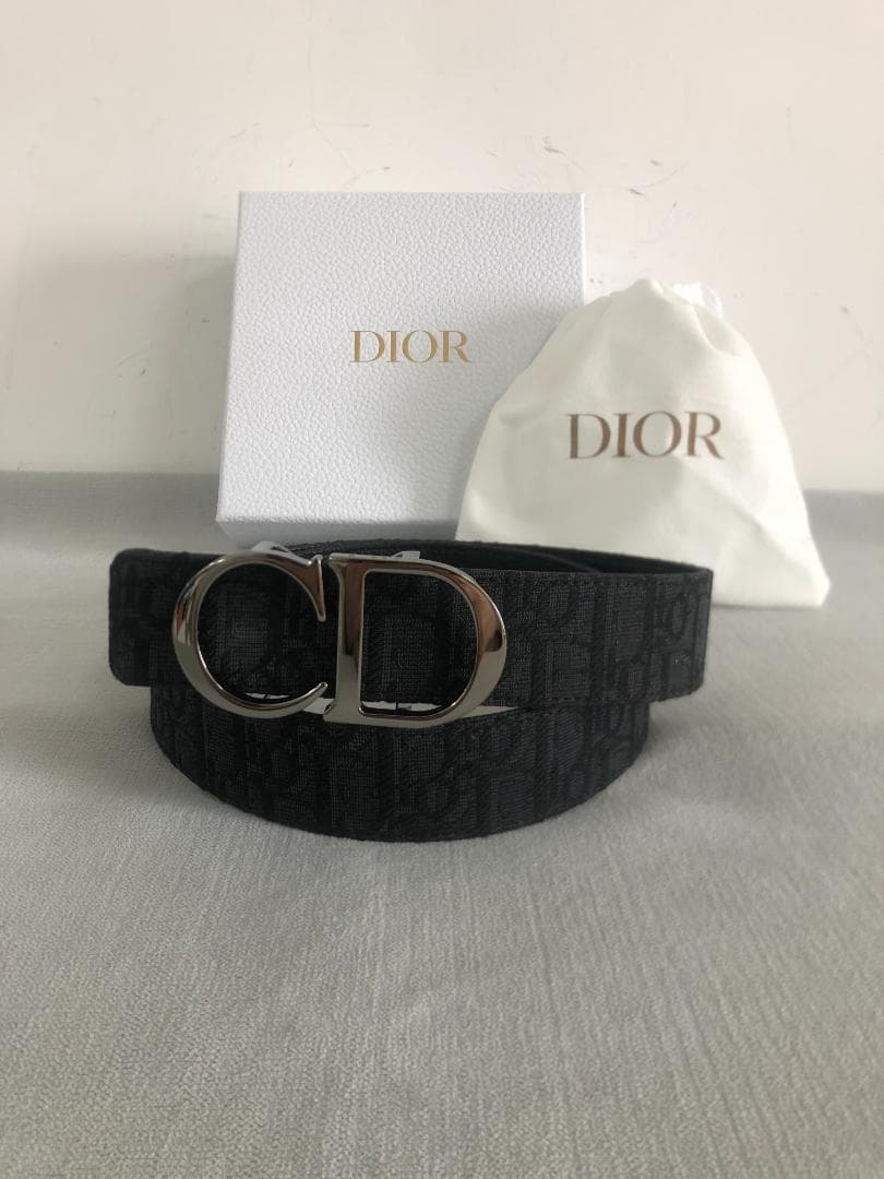 ブラック　ベルト　EUR85　シルバーＣＤロゴ　美品　レザー　高級感　綺麗