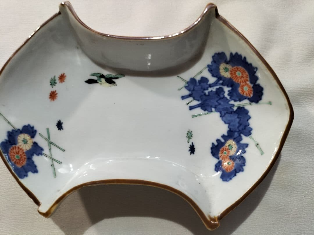 古伊万里　柿右衛門手　変形鉢　垣根に菊と鳥　時代物　骨董　縁欠け治し有り