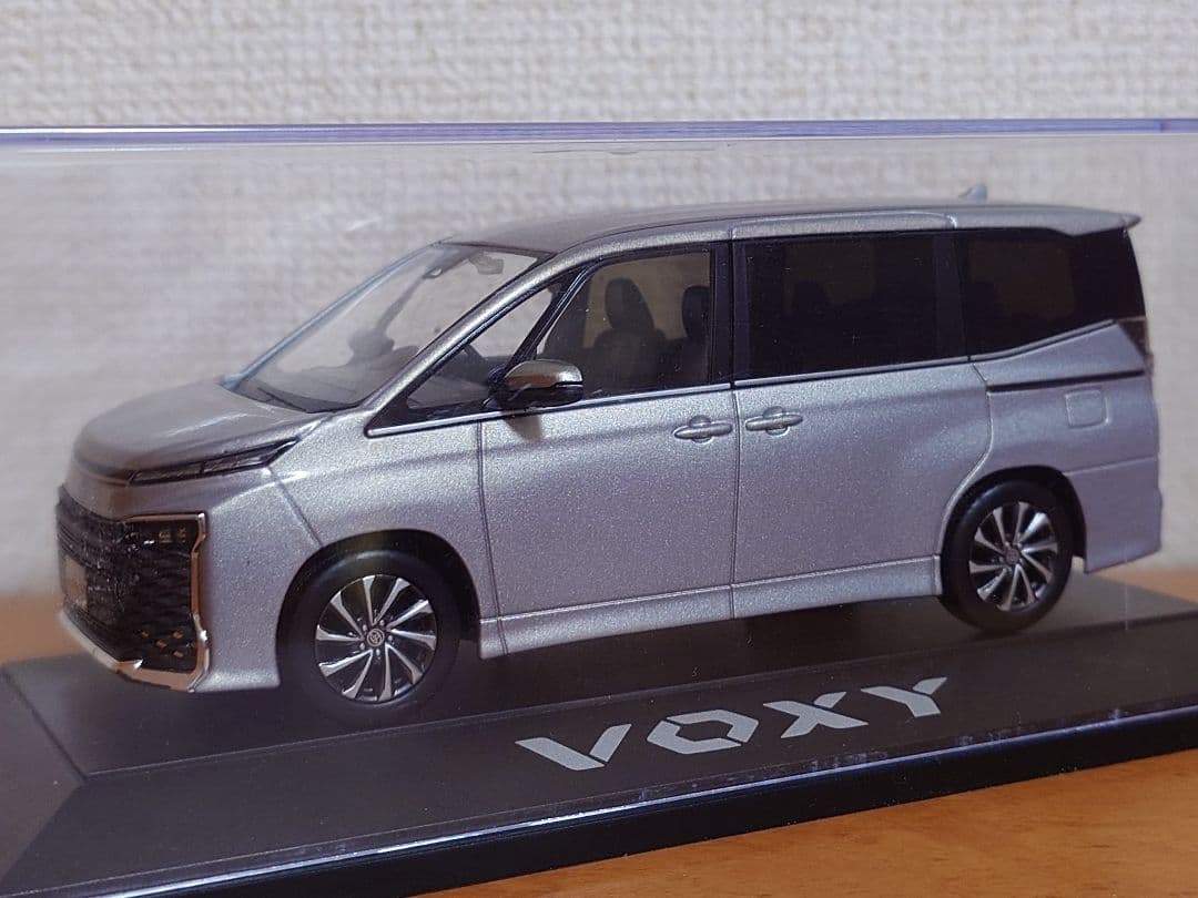 1/30 トヨタ ヴォクシー カラーサンプル ミニカー メタルストリーム