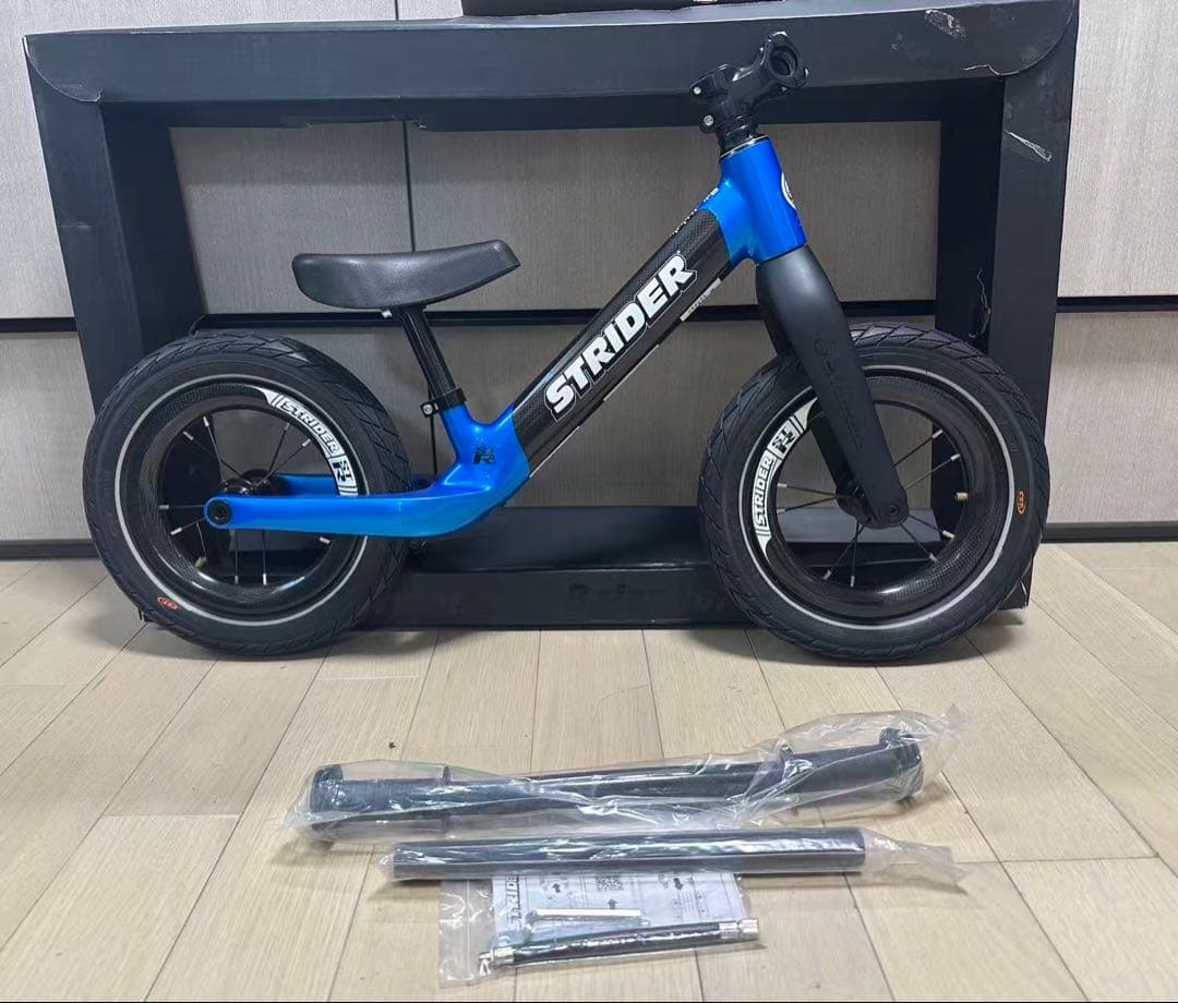 STRIDER ストライダー　数量限定　ST-R　カーボン　新品