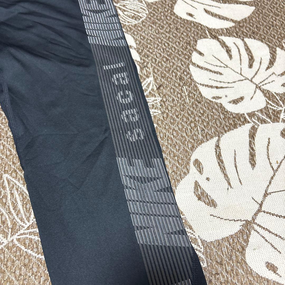 NIKE（ナイキ）×sacai（サカイ）ミッドライズ レギンス　スポーツタイツ