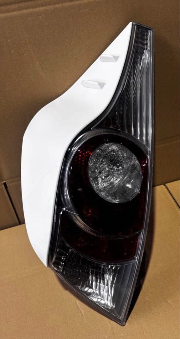 美品 アクア 純正オプションパネルNHP10 左右セット テール テールランプ