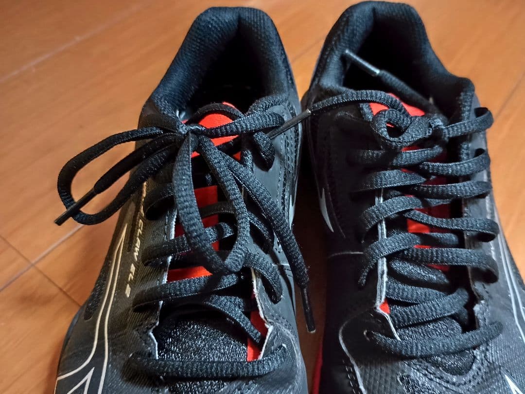 Mizuno WAVE CLAW ELITE 黒/オレンジ　24.5cm