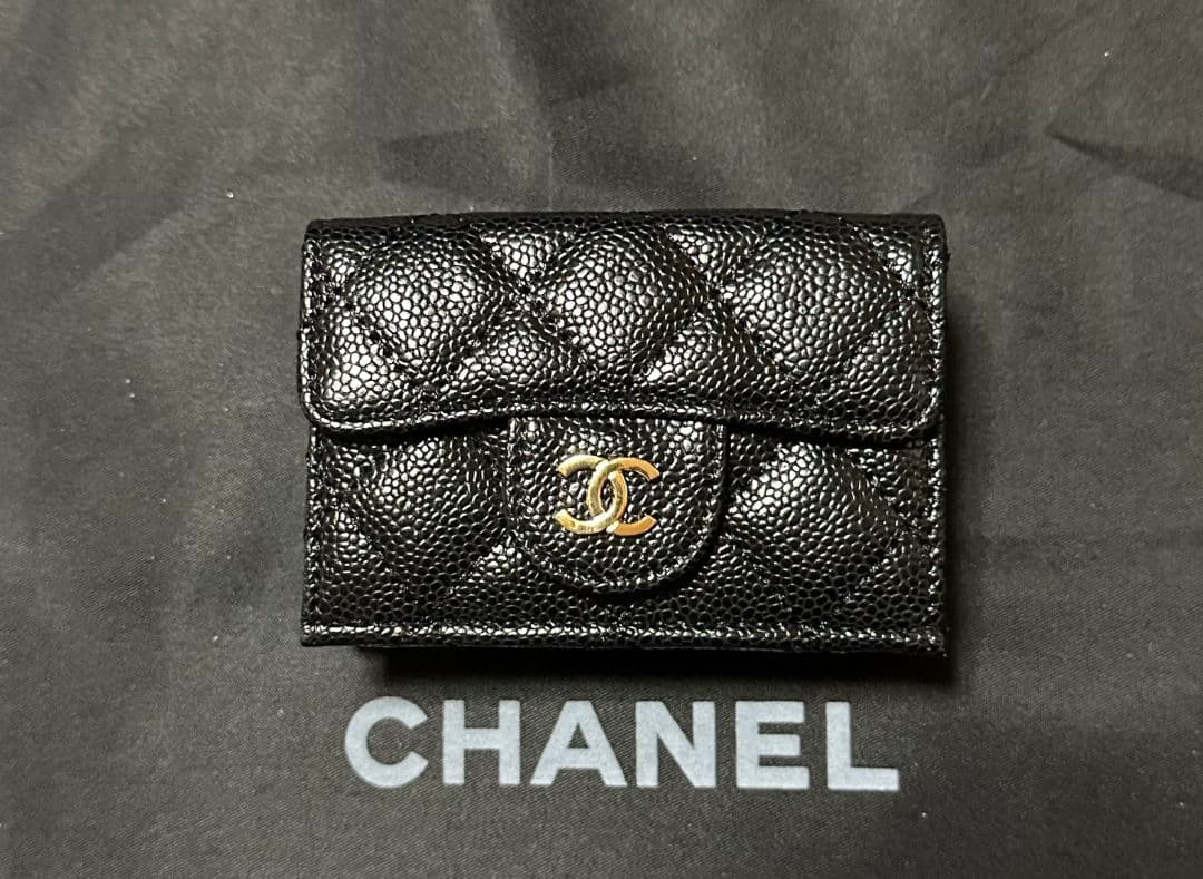 CHANELキャビアスキンレザー コンパクト財布ブラック×ゴールド