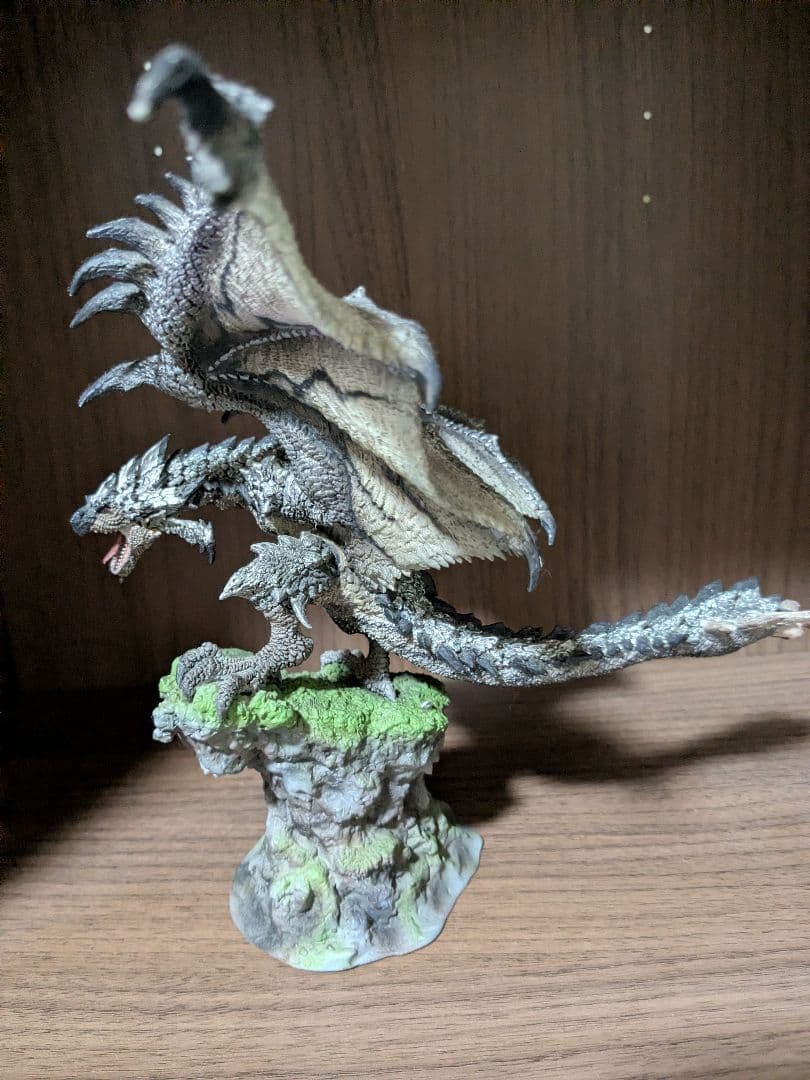 ス*ム様 クリエイターズモデル モンスターハンター 銀火竜 リオレウス 希少種