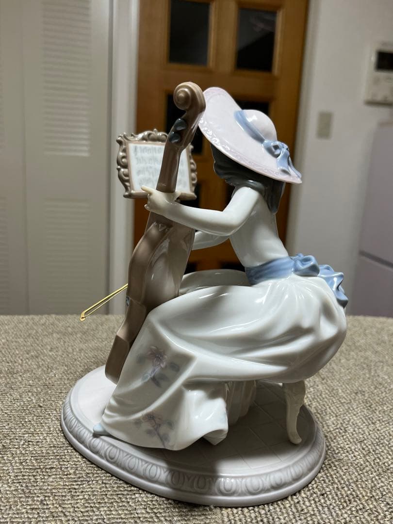 LLADRO リヤドロ チェロを弾く少女