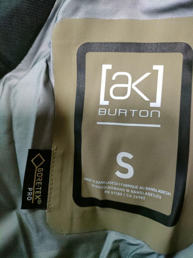 BURTON AK　GOＲE−TEX ３L Freebird ビブパンツ