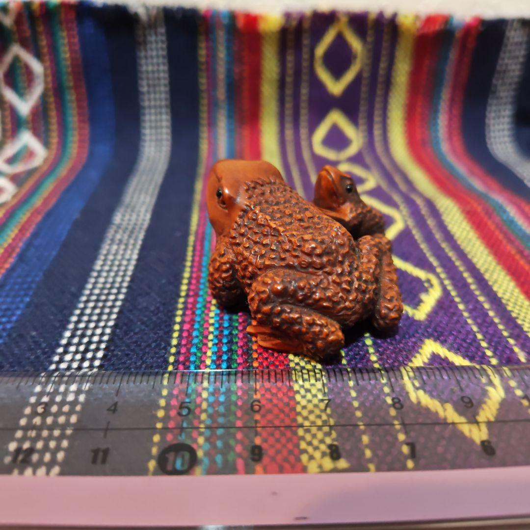 時代提物 木彫根付 在銘【親子蛙】高さ約2.4cm 重さ11ｇ☆名工永正☆緻密彫