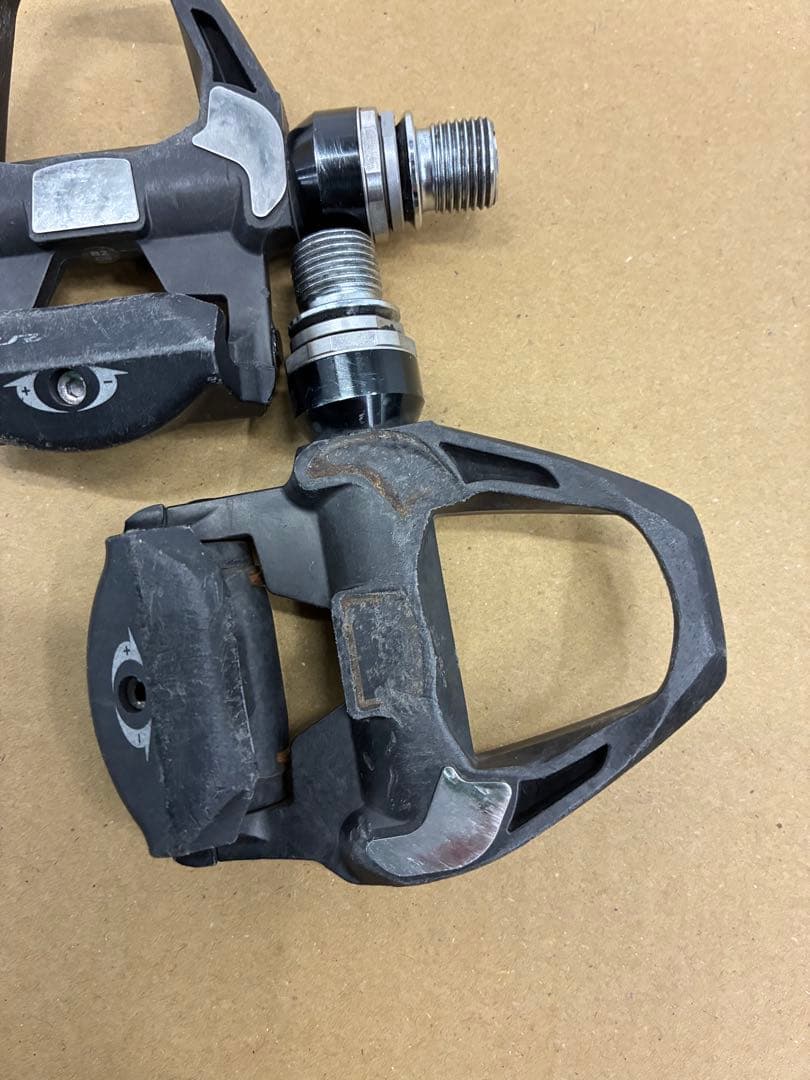 SHIMANO PD-R9100 ビンディングペダル プレート1つ欠品