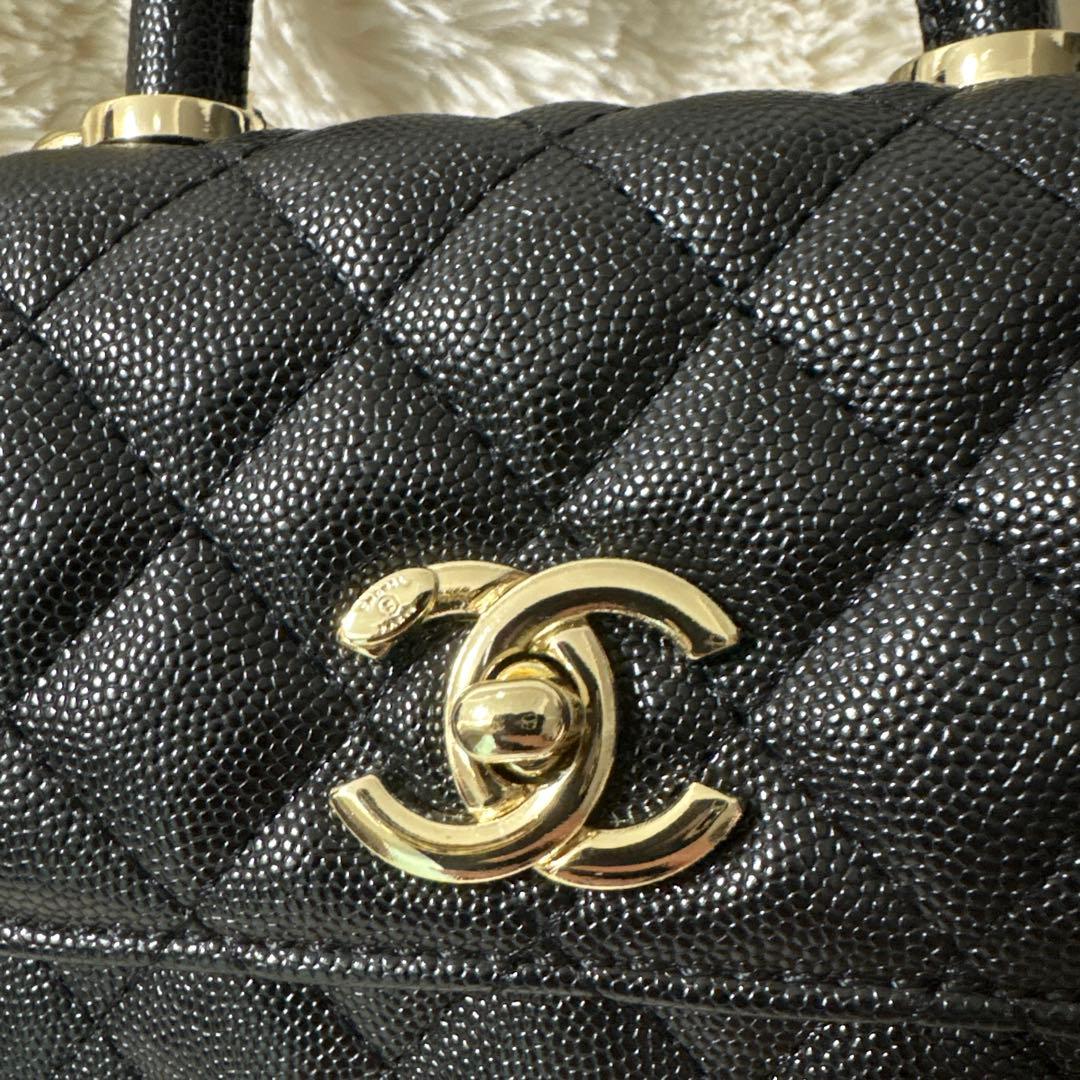 CHANEL ブラック ショルダーバッグ ゴールド金具
