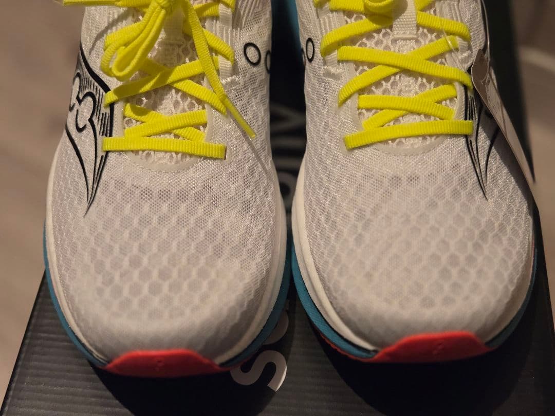 未使用 saucony サッカニー エンドルフィンスピード5 27.5