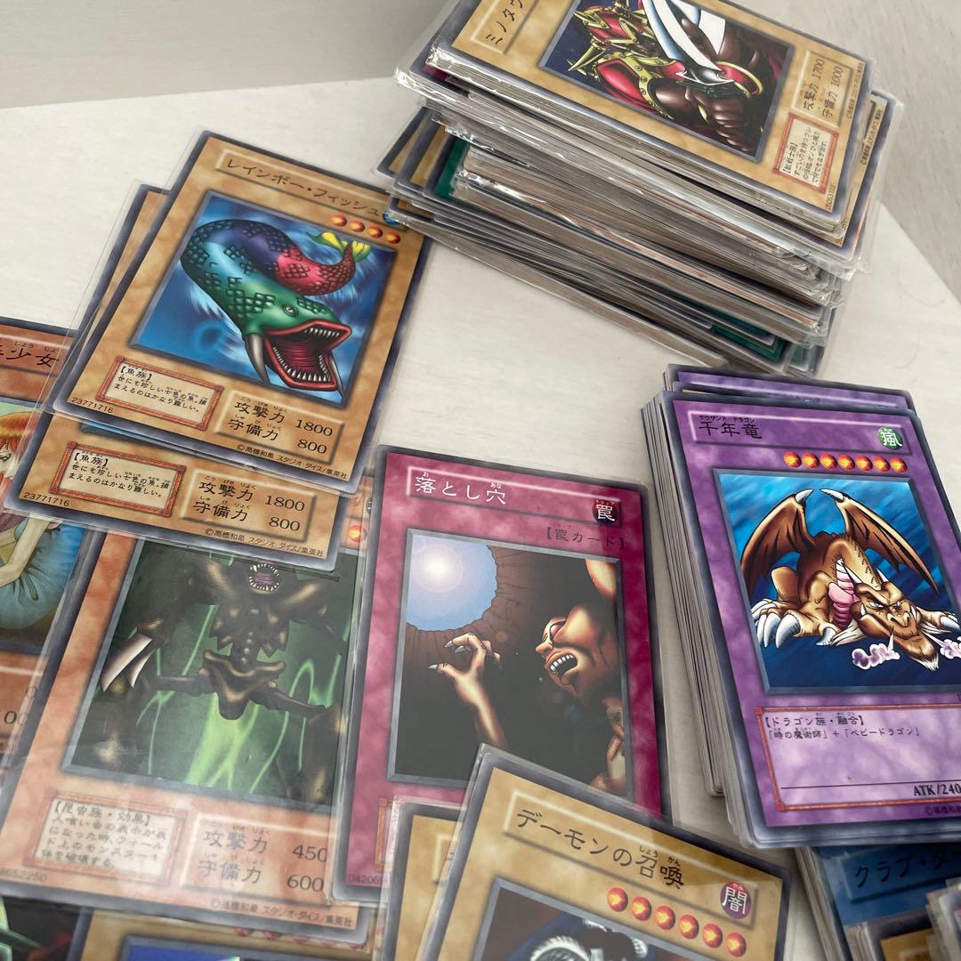 遊戯王カード　ブルーアイズ　ブラックマジシャン他