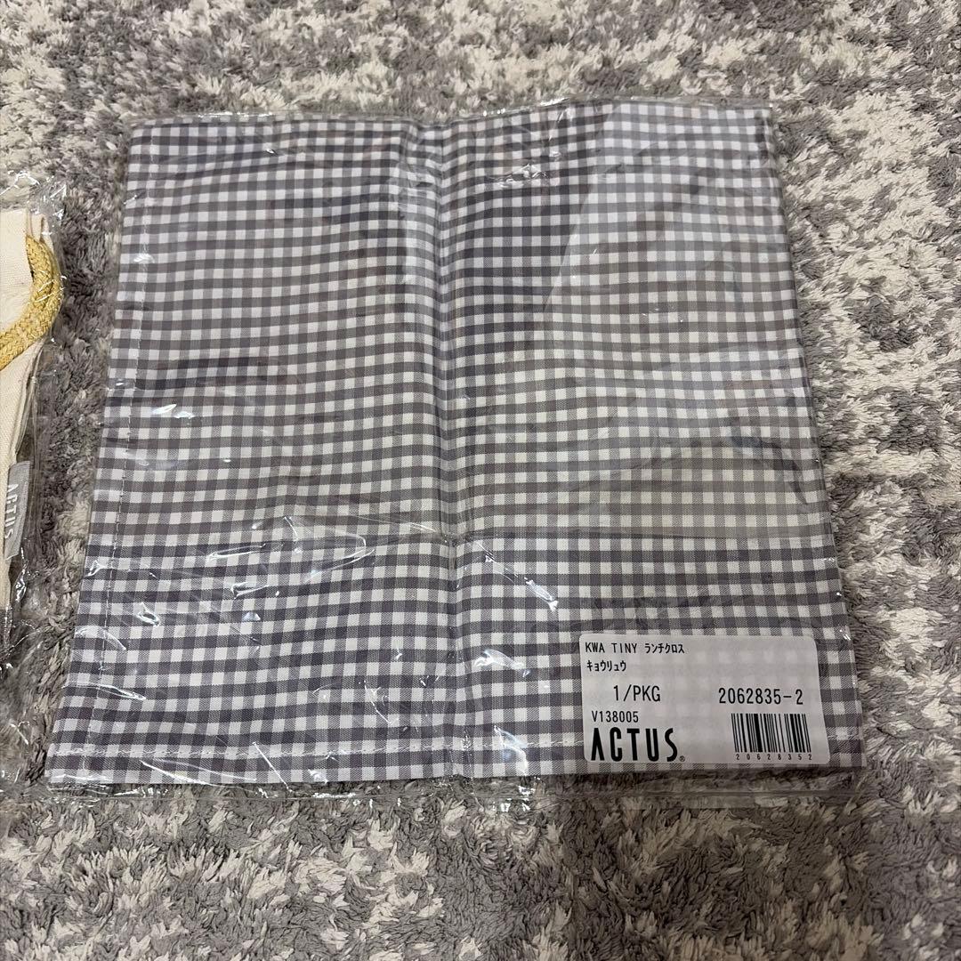【新品4点セット】合計7480円　恐竜　弁当箱　巾着　フォークスプーン　クロス