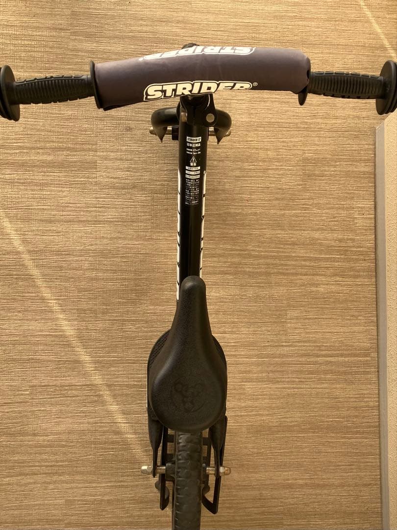 ストライダー12インチ　スポーツモデル　黒