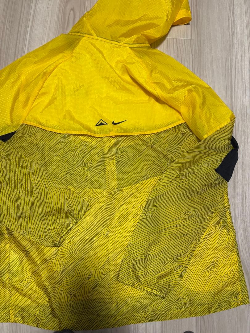 Nike トレイル　Running イエロー ウィンドブレーカー