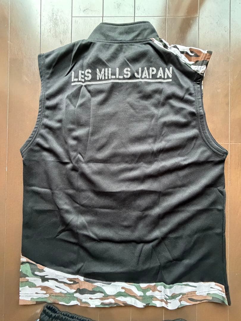【美品】レスミルズ ロングパンツ+カットソー（迷彩×黒）