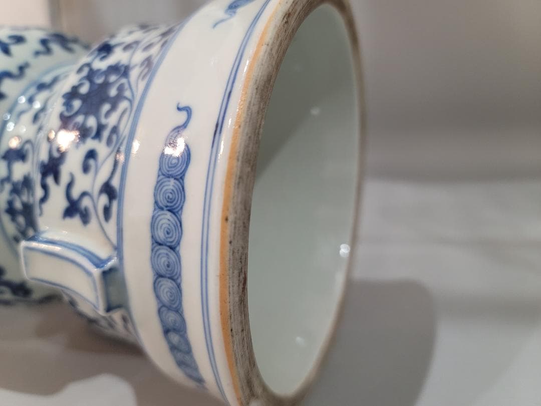 中国美術 青華纏枝蓮花紋 尊瓶 時代物 傷有 DT816
