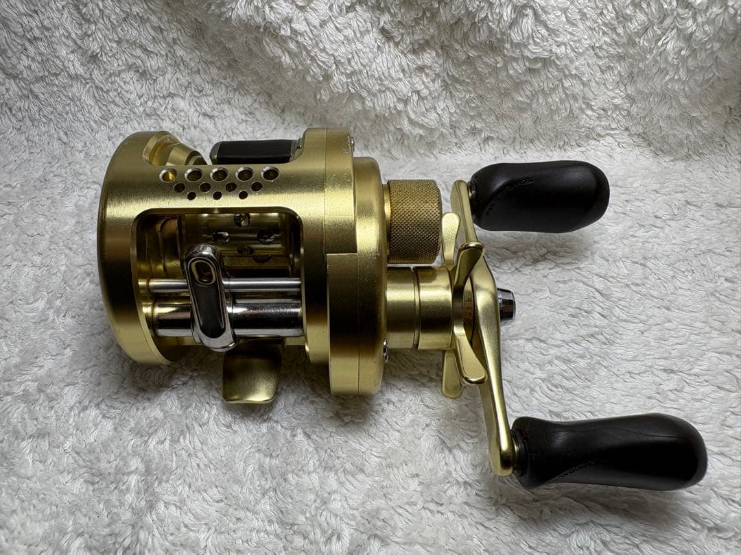 SHIMANO カルカッタコンクエスト101 左巻き ベイトリールRH443