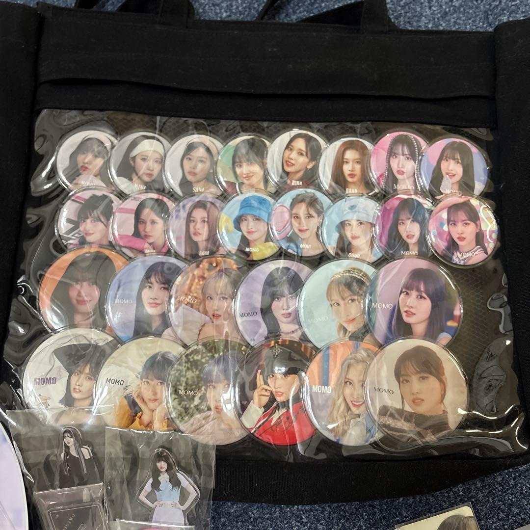 最終値下げ　TWICE モモ　モブリー　缶バッチ