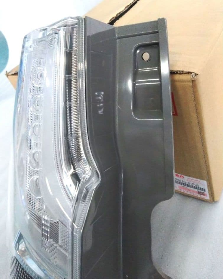 スズキソリオ 左側リヤコンビネーションランプユニット純正MA36S テールランプ