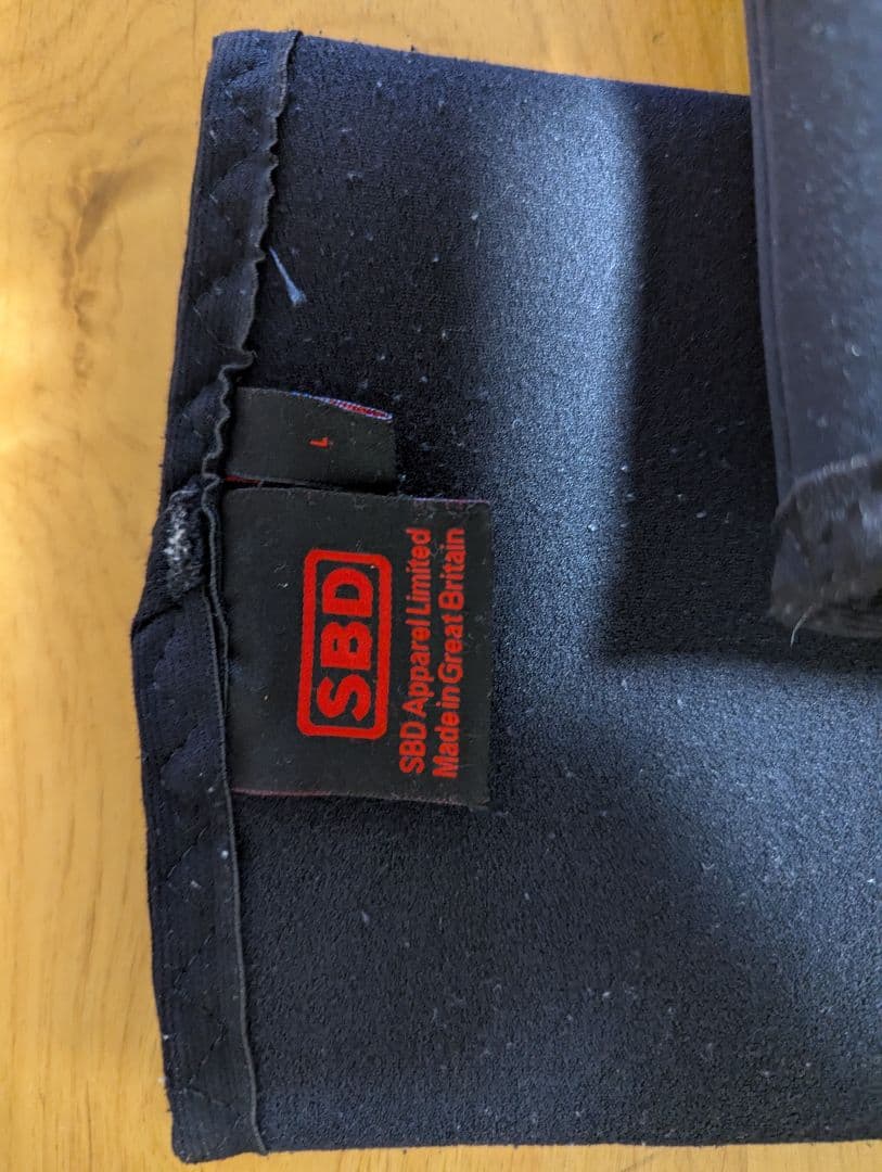 SBD ひじ用サポーター 黒と赤
