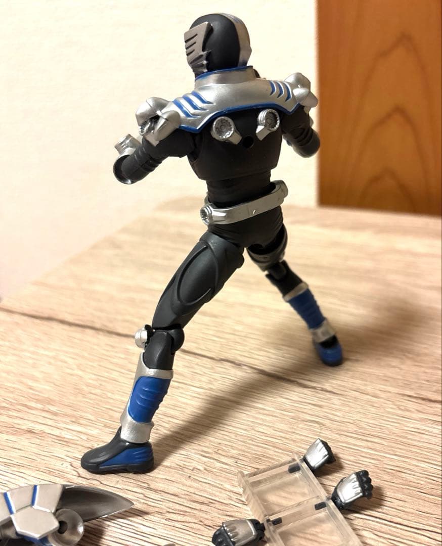 【美品】S.H.Figuarts 仮面ライダータイガ 仮面ライダー龍騎 バンダイ