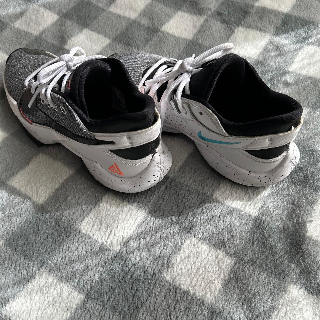 Nike バスケットボールシューズ グレー/ホワイト/ブラック