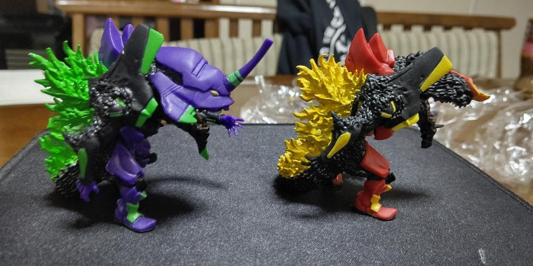 ゴジエヴァフィギュア2体