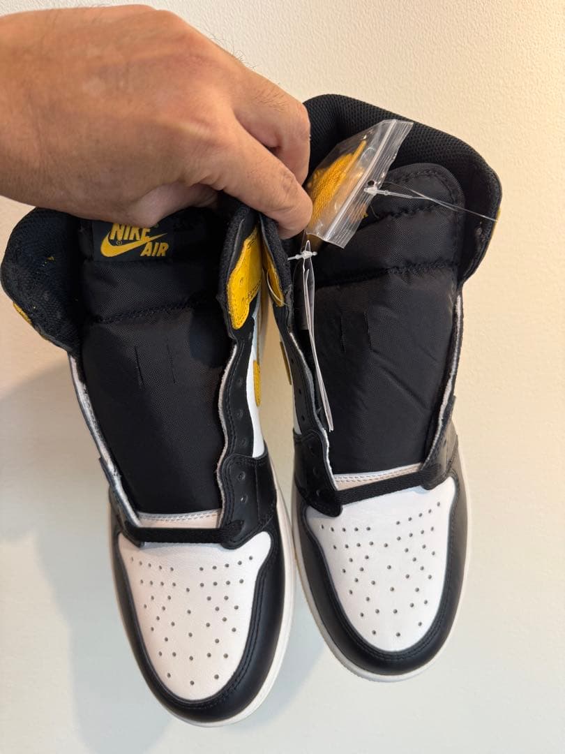 NIKE エアジョーダン1レトロハイOG ブラックトゥ/イエローオークル