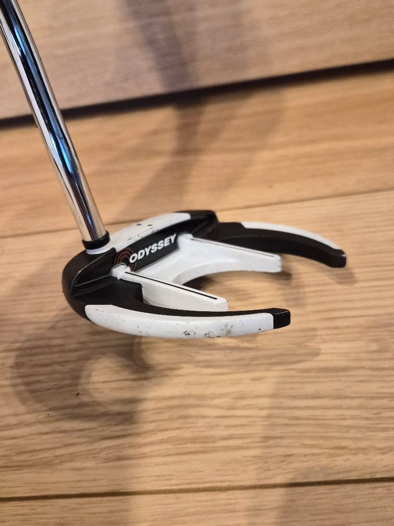 オデッセイ VERSA SABERTOOTH ブラック 33インチ パター