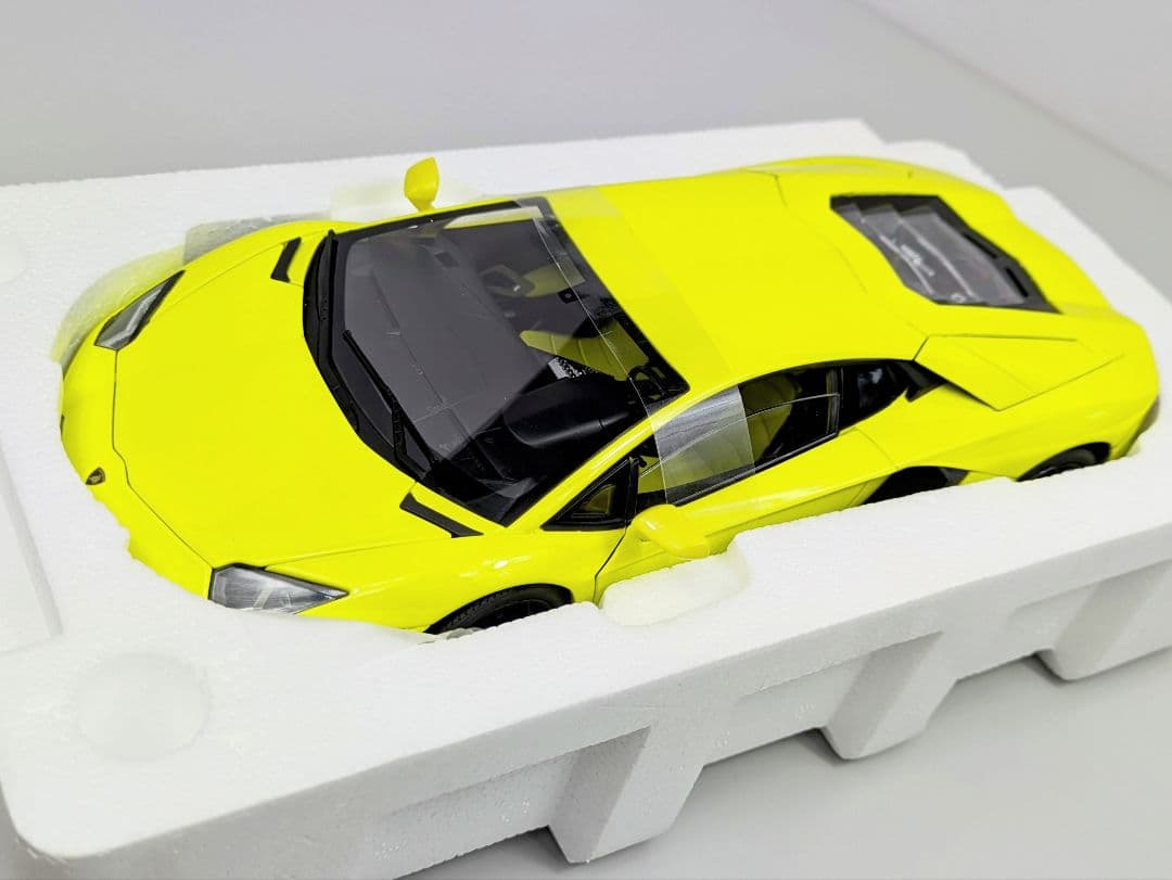ミニカー 1/18 ウイリー　ランボルギーニ　アヴェンタドール　 LP700-4