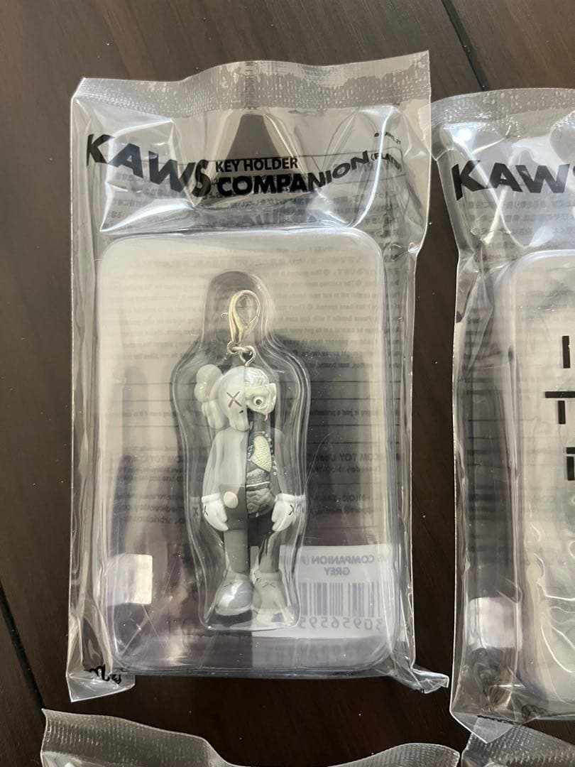 KAWS TOKYO FIRST キーホルダー 6個セット