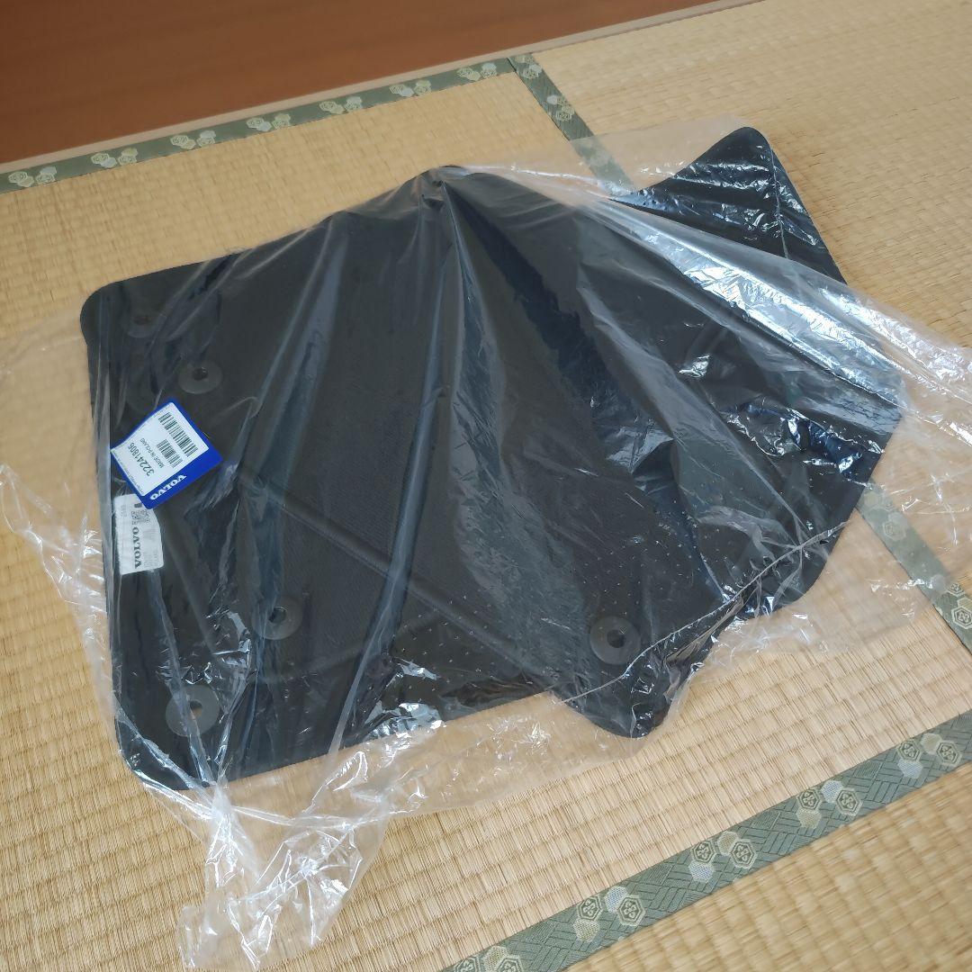 ボルボ　現行V60クロスカントリー　純正フロアマット