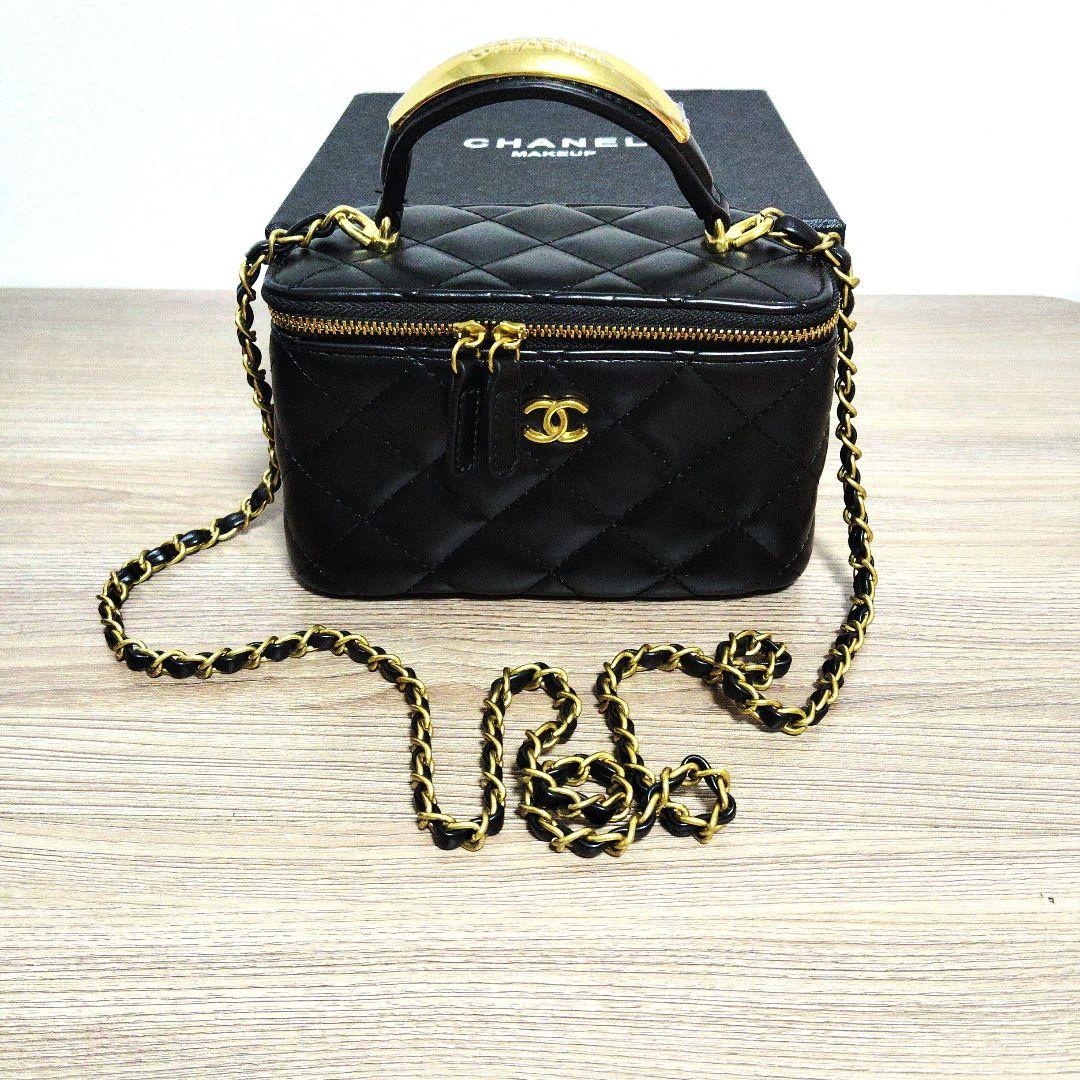 CHANEL　キルティングミラー付きバニティショルダーバッグ　ノベルティー