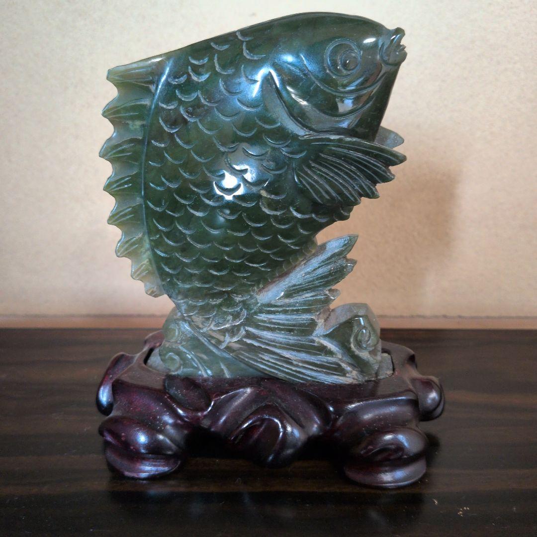 翡翠 魚の彫刻 高さ約15.5cm