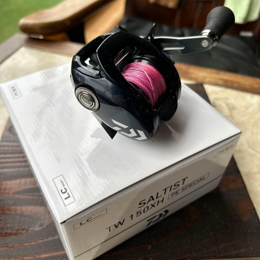 【美品】ダイワ ソルティスト TW150XH 右ハンドル PEライン付き