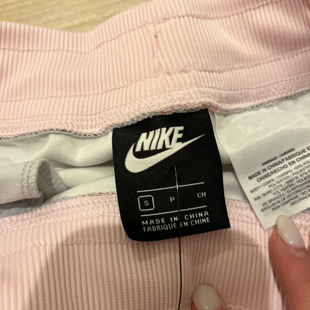 NIKE ナイキ　スカート　スポーツ　新品未使用　花