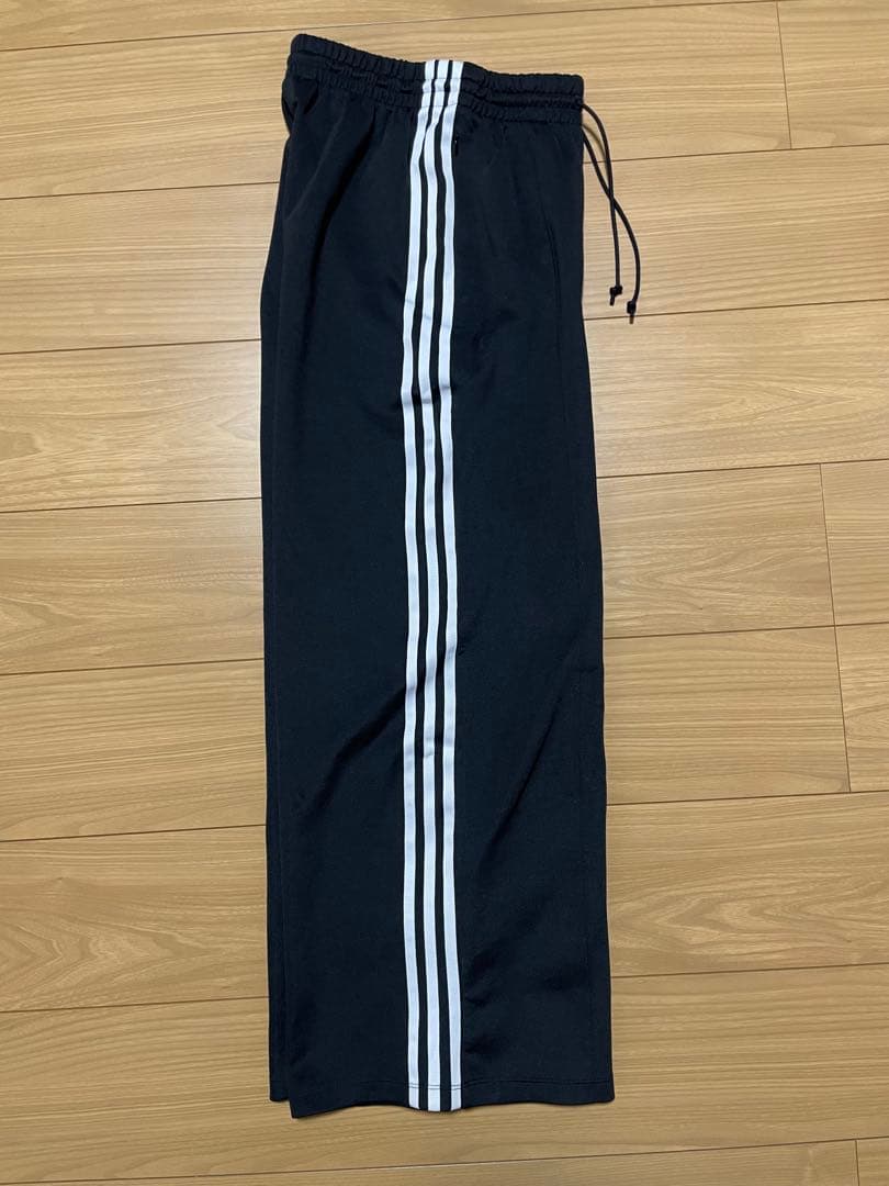 adidas originalsブラック ジャージ　ワイドパンツ