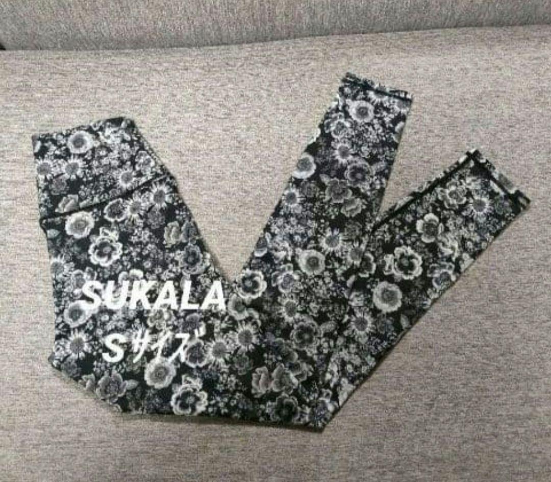 papipapihnt❀①【美品】SUKALA 花柄S ブラック上下セット