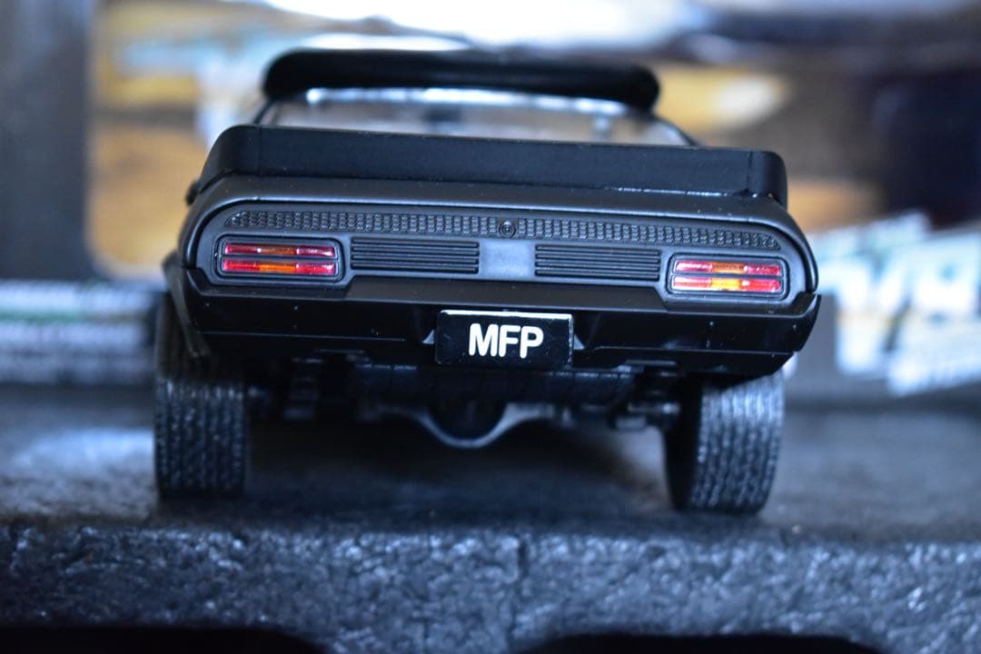 1/18 グリーンライト マッドマックス インターセプター 劇中車 XB