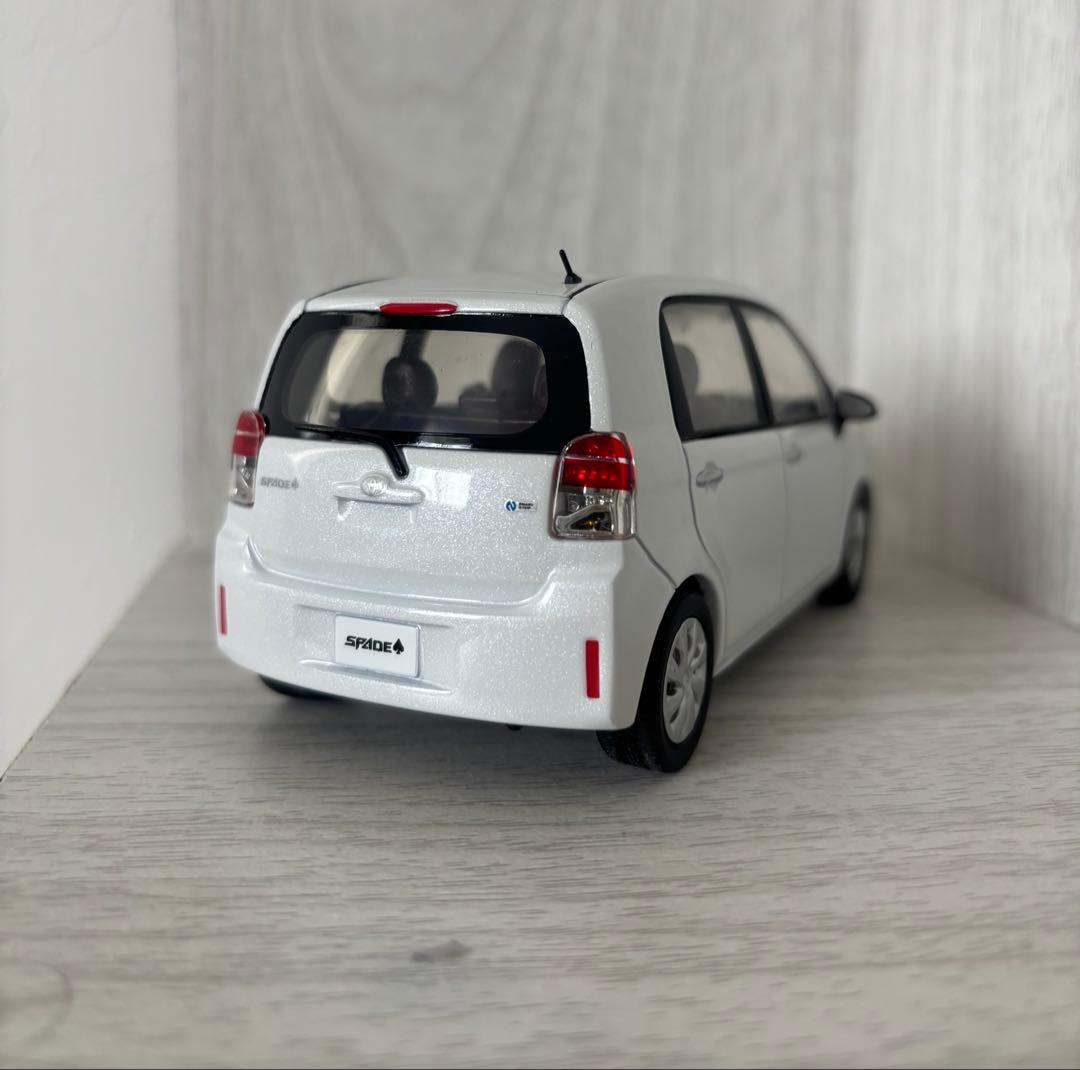 トヨタ スペイド　カラーサンプル