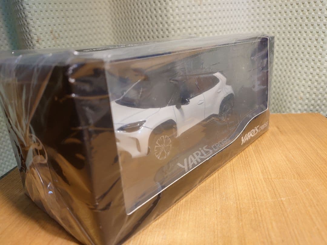 ☆【新品】ヤリスクロス　ブラックマイカ×ホワイトパール　カラーサンプル