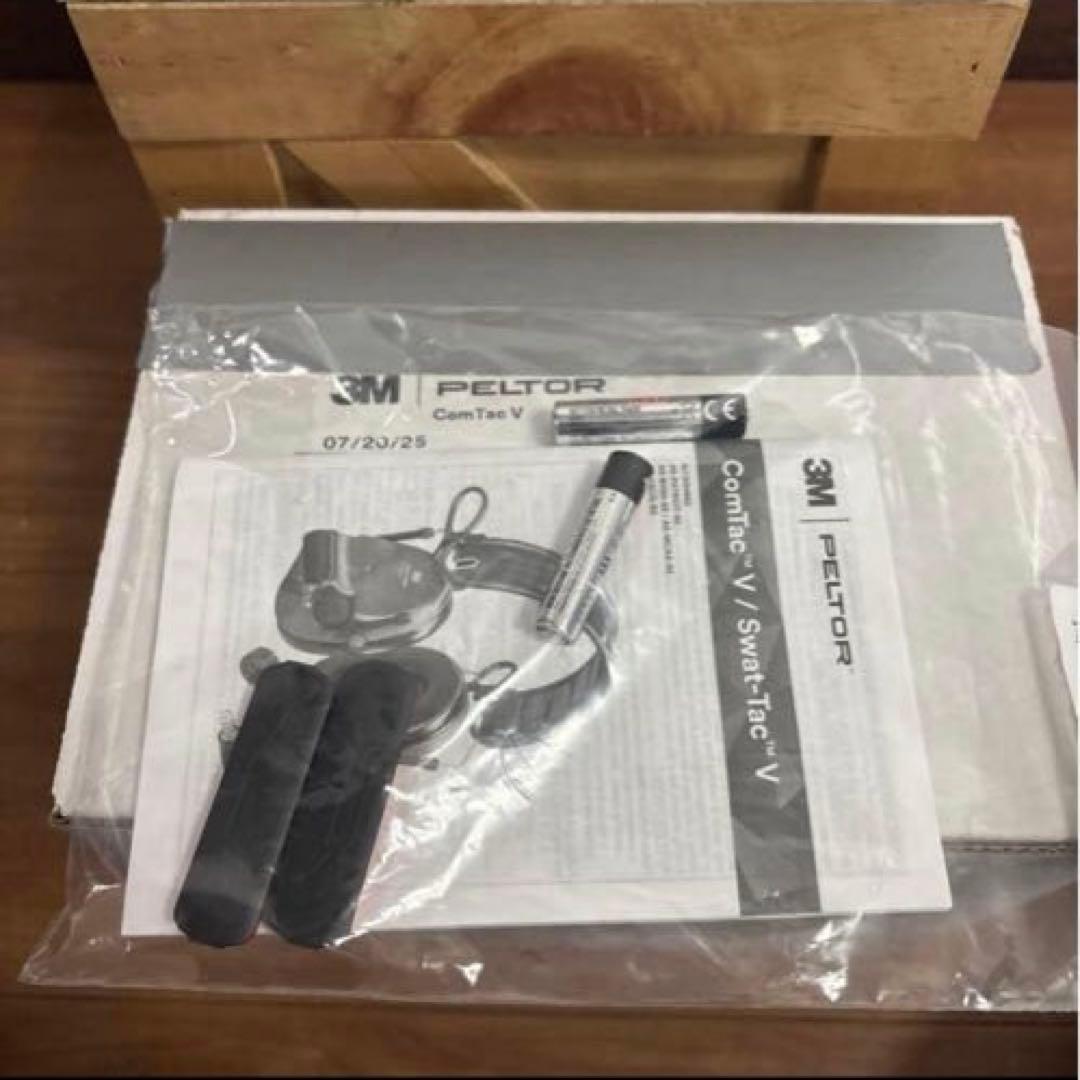 未使用品　米軍実物　PELTOR COMTAC V PTTスイッチ付き　ペルター