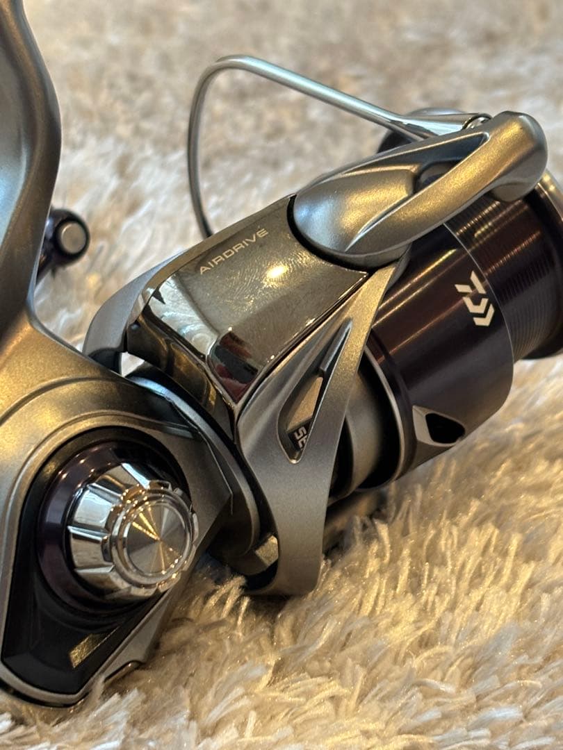 Y*ケ様 未使用品 25カルディア LT2500S ダイワ CALDIA スタン