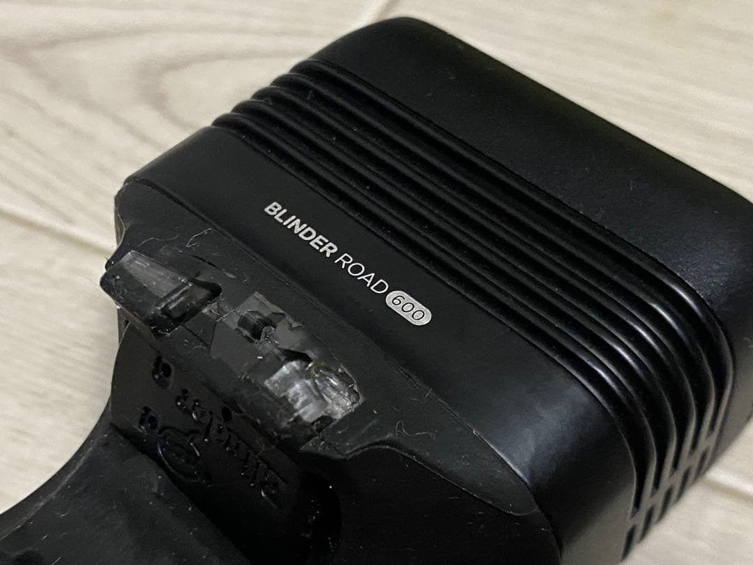 【訳アリ新品】knog BLINDER ROAD 600 ノグ　フロントライト
