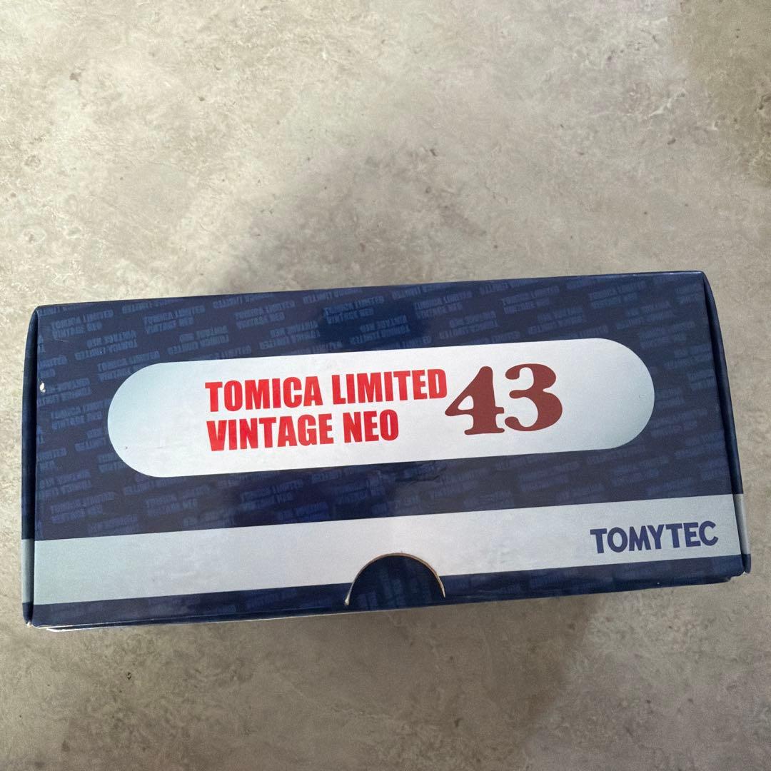 TOMICA LIMITED VINTAGE NEO NISSAN グロリア