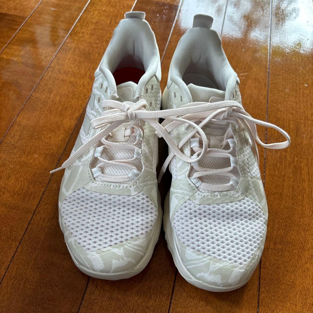 adidas トレーニングシューズ ホワイト　24cm