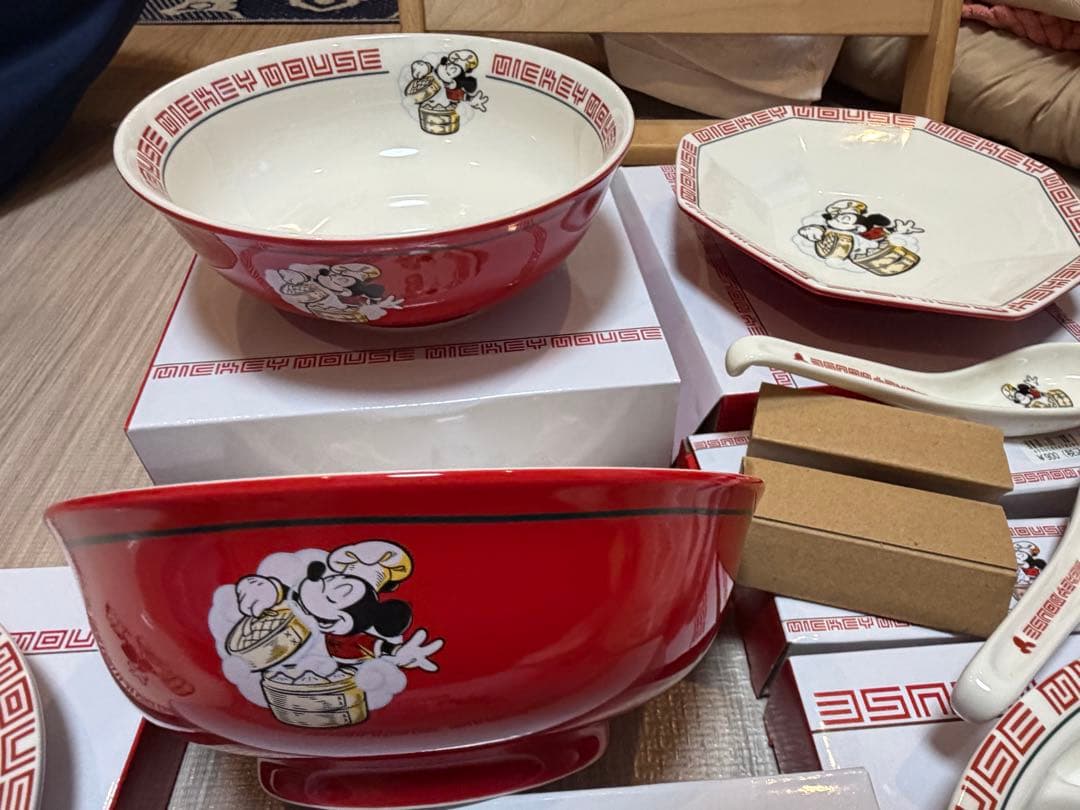 ディズニーストア　中華セット　丼ぶり2点　チャーハン皿2点　丸皿1点　レンゲ2点