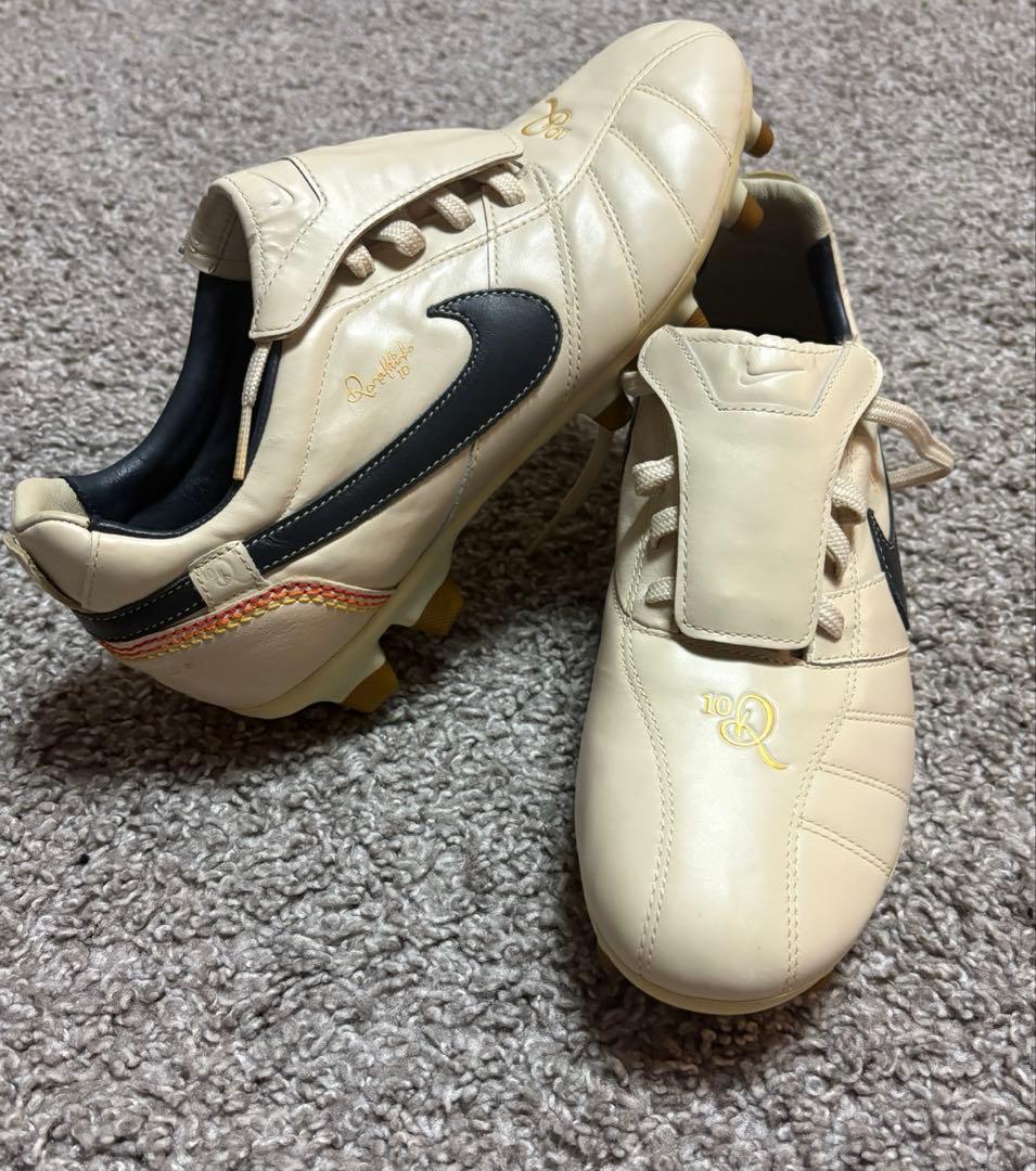 ナイキ　ティエンポ　ロナウジーニョ　HG サッカー　スパイク　NIKE シューズ